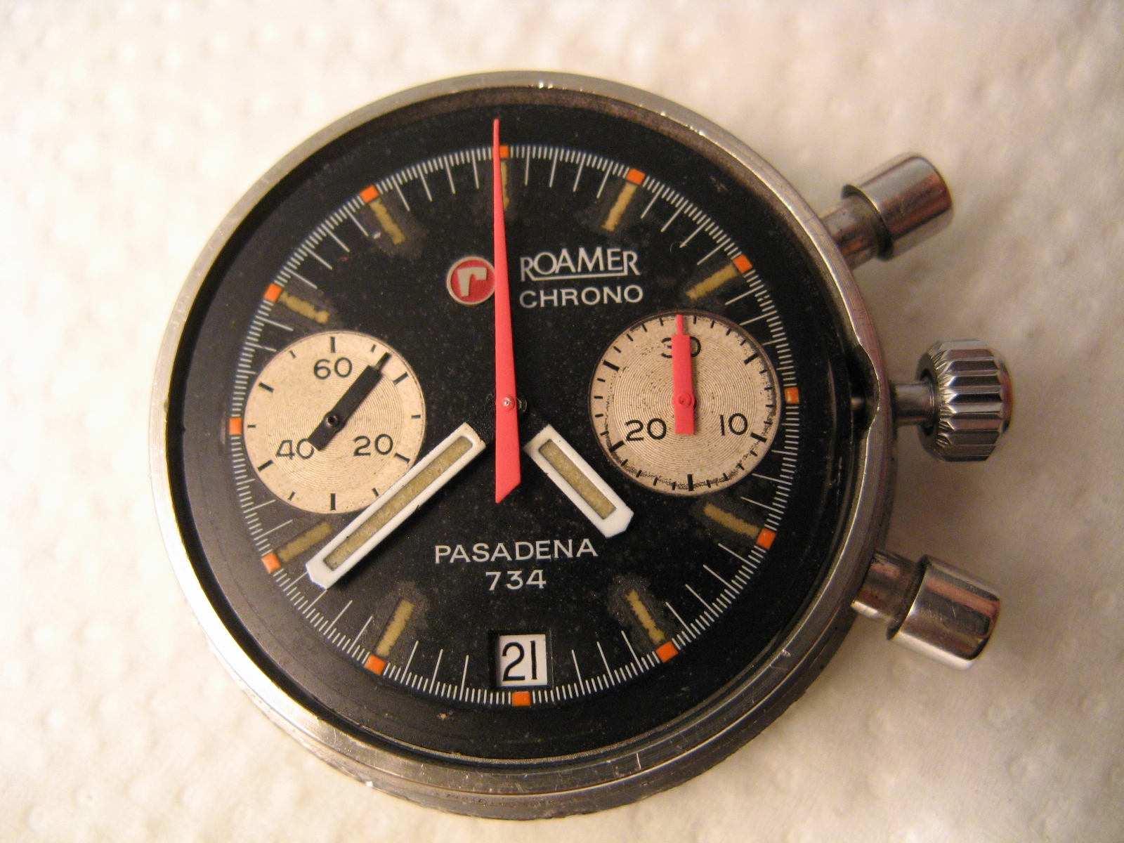 mit neu lackierten Zeigern